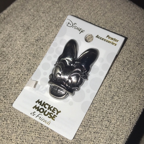 NWT Disney Daisy Duck Pewter Pin - Picture 5 of 6